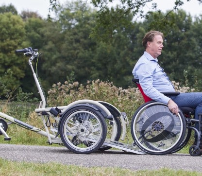 Vanraam veloplus Vélo Fauteuil - la personne peut utiliser son fauteuil à part à certains endroits de la promenade