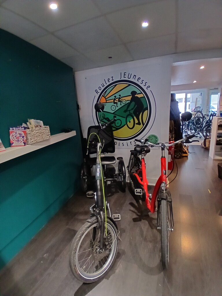 Vélos en location chez Roulez JEUnesse Loisirs, pour balades et découvertes en Normandie.